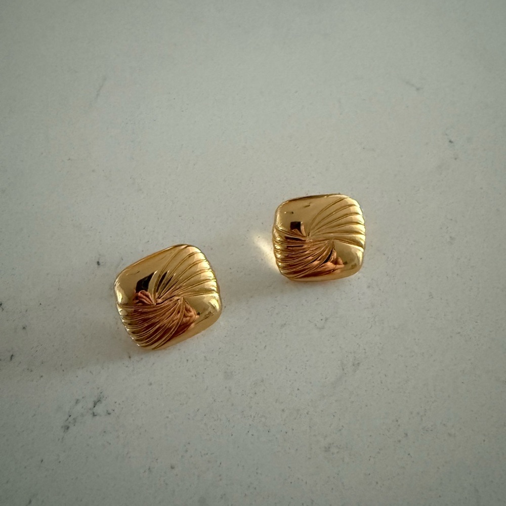 Heaven Mayhem Gold Tabi earrings